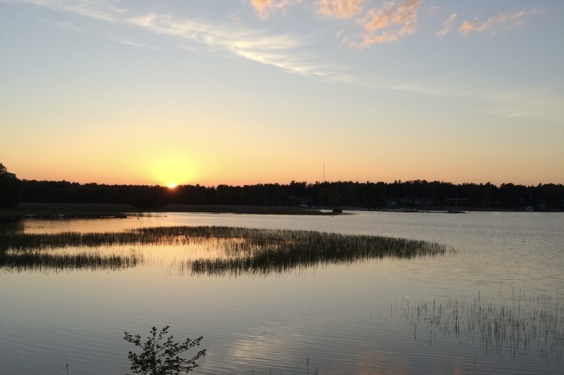 フィンランドの海と太陽（午後10時ごろ）
